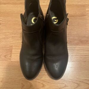 Guess size 8.5 ankle bootie